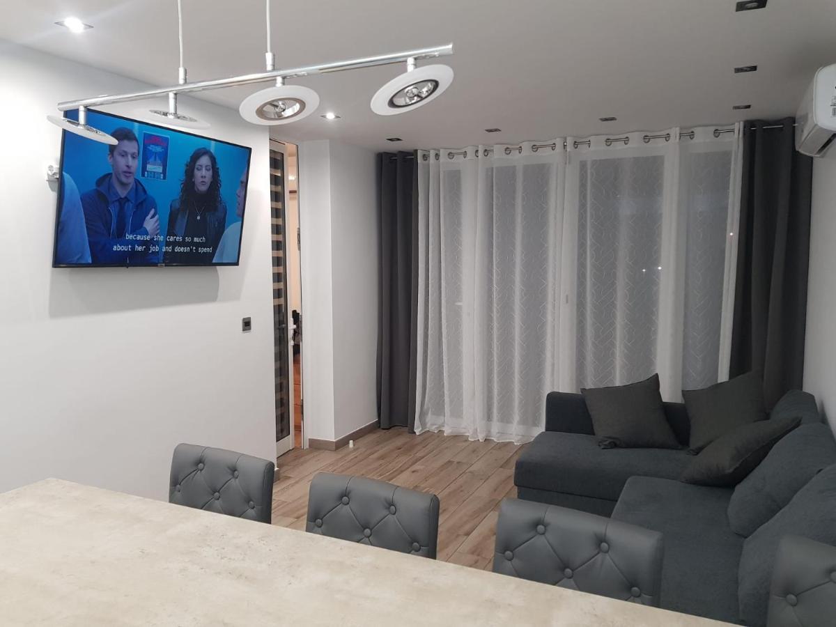 Family Comfortable Apartment Arona  Εξωτερικό φωτογραφία